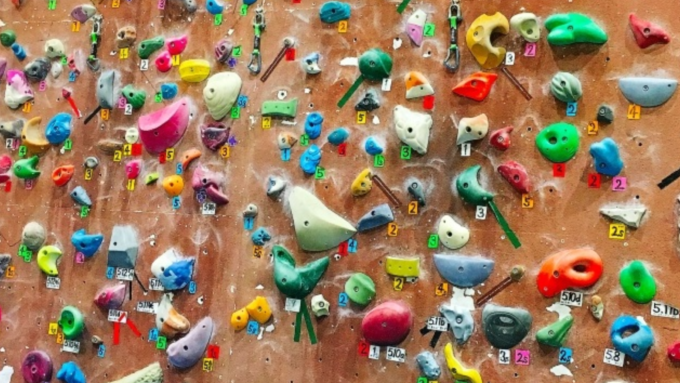 和歌山県のクライミング施設「ボルダリングスペース APE」